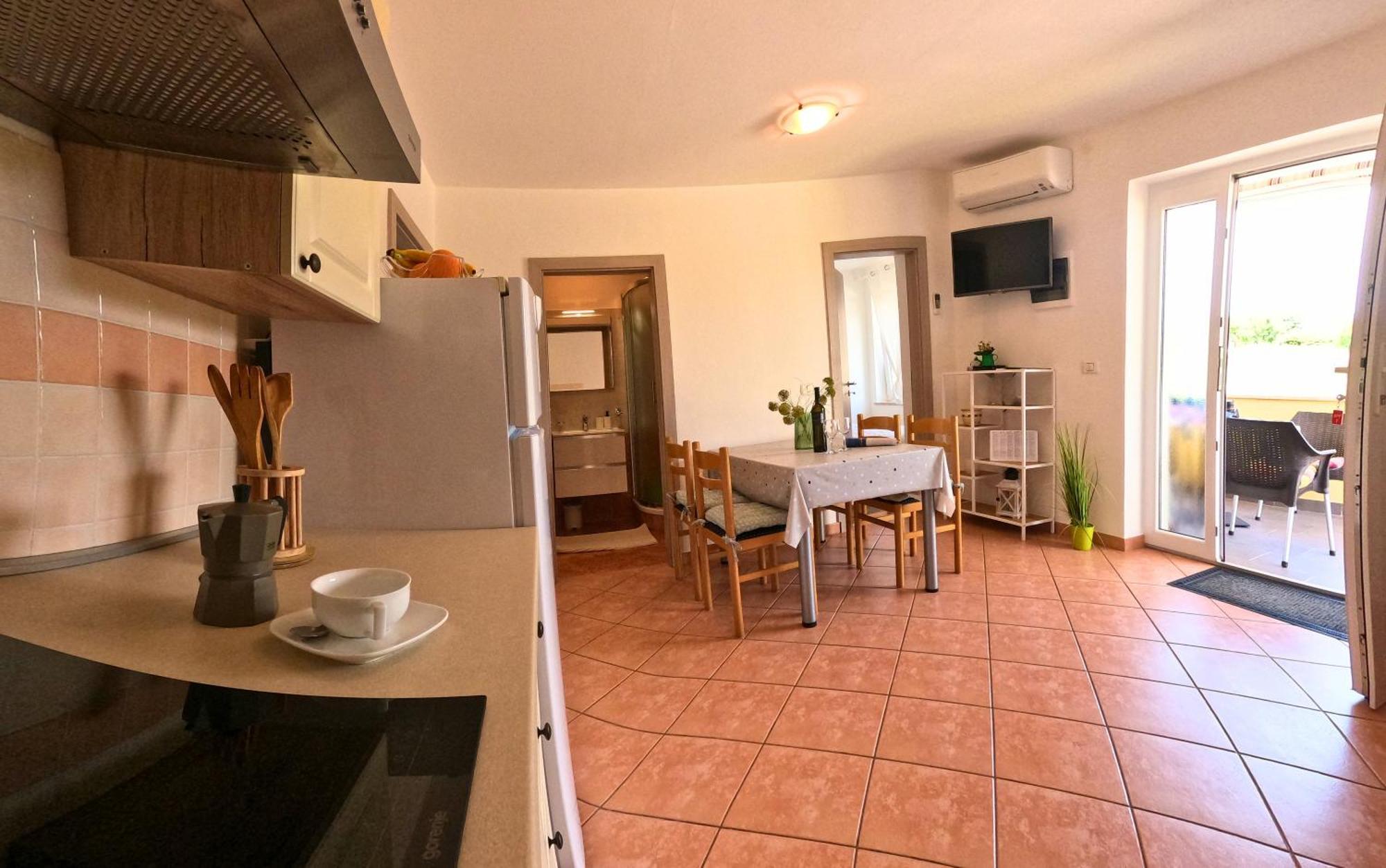Apartments Goltes Ловречица Экстерьер фото
