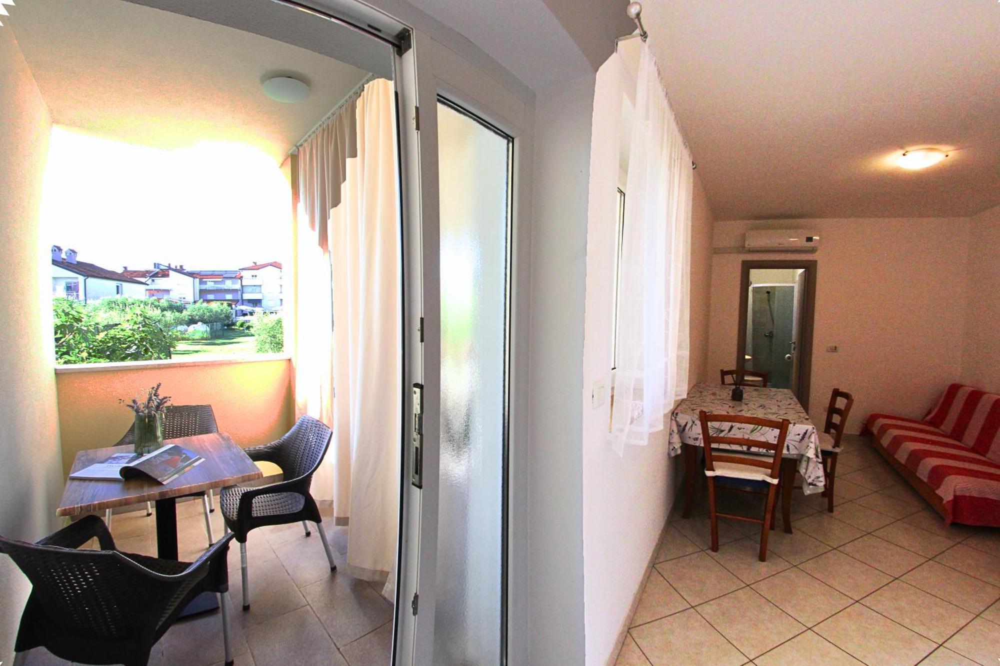 Apartments Goltes Ловречица Экстерьер фото